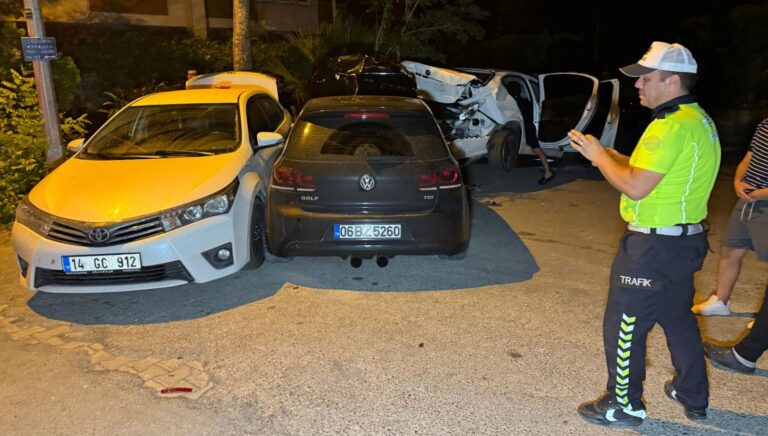 alkollu surucu sokagi birbirine katti uc araca carpti flvAZgOb