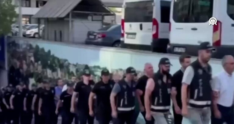 bu goruntuleri emniyet servis etti KCj9EnMR