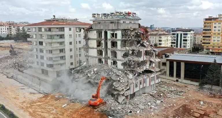 deprem davalarinda bir ilk kamu gorevlisinin firari oldugu ortaya cikti idZLbklx