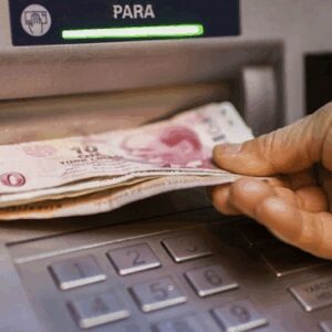 Dev banka Türkiye’deki şubelerinin yarısını kapatıyor