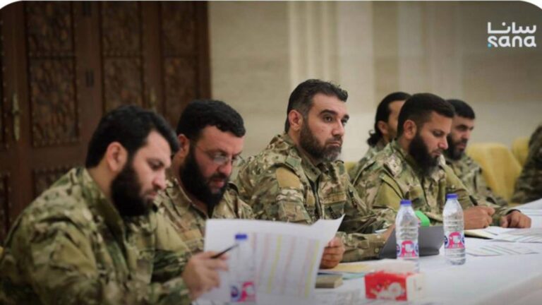 ertugrul ozkok dun samdan gelen fotograflara bakarken sordum acaba o iki kisi bu karelerde var mi R6TJQ6Ly