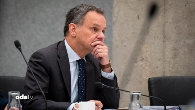 hollandada israil krizi istifa etti UPzdLqw9