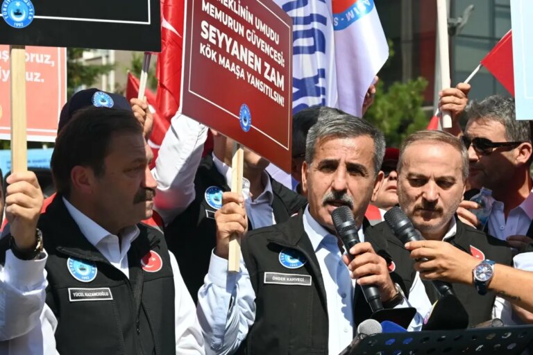 is birakan memurlar hazine ve maliye bakanliginin onunde alnini karislarim sWmXKtzJ