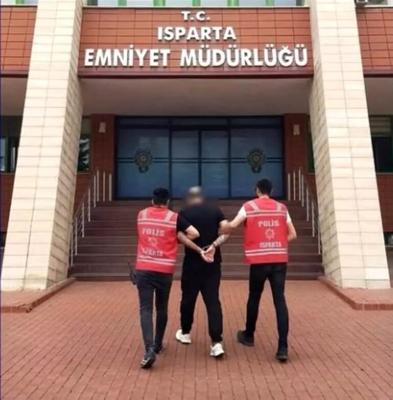 ispartada aranan 2 suclu yakalandi HyF9UpN1