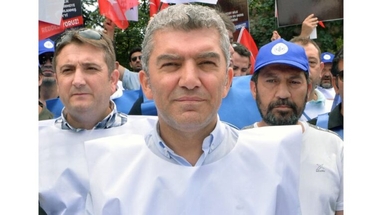 kamu calisanlari yuzustu birakildi baskan kuruoglundan yazili aciklama 4VWcvqbX