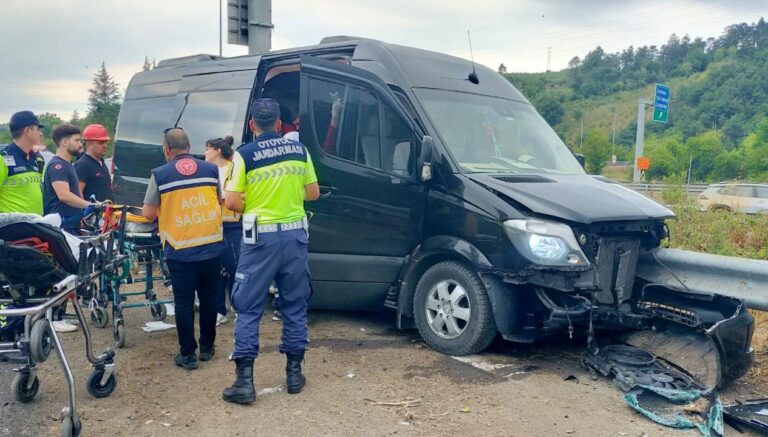 muzisyen cagan sengul ve vokal grubu trafik kazasinda yaralandi WLu2X5ud