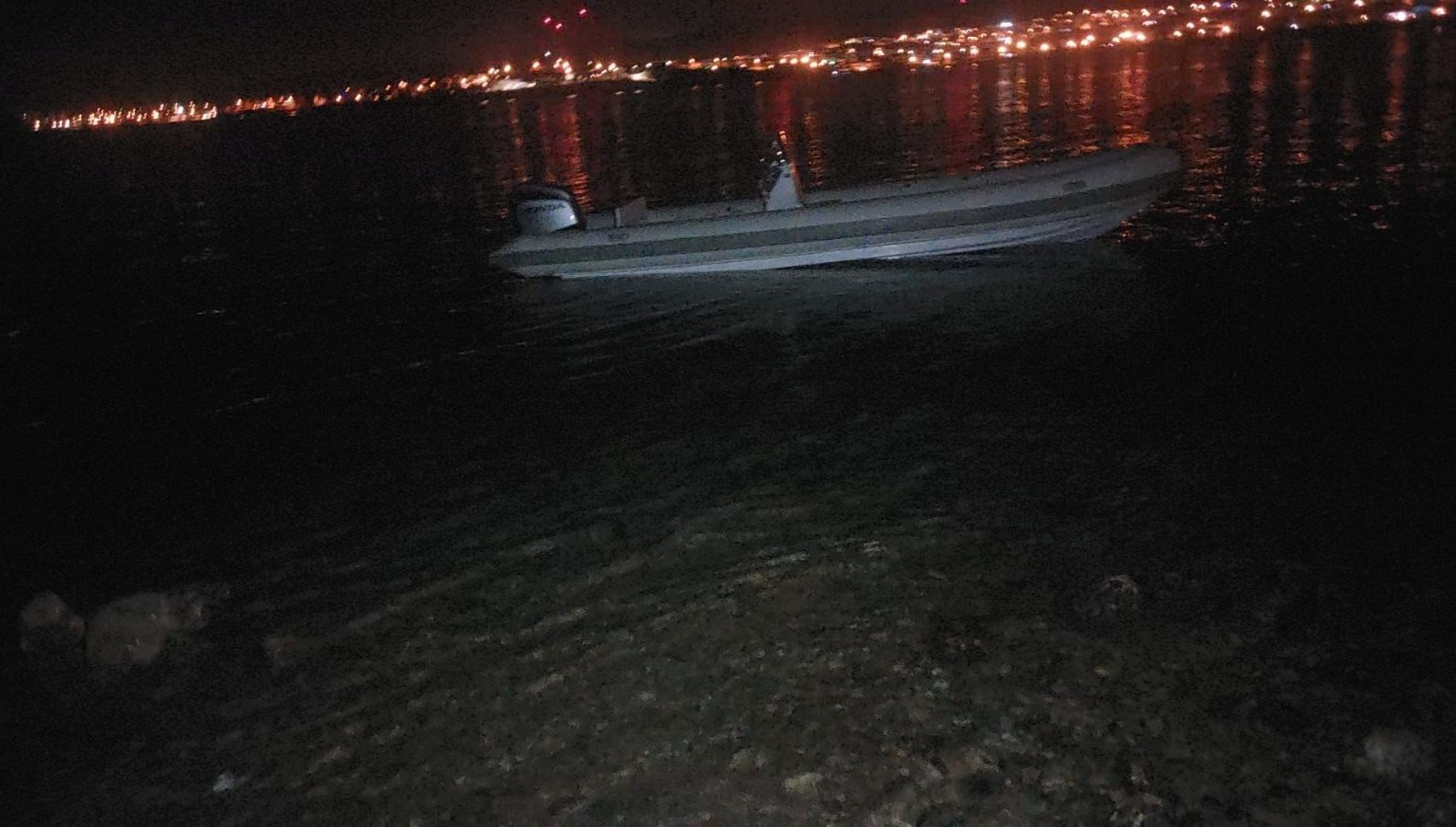 cesmede 32 kacak gocmen sahilde yakalandi b4Ma2MpQ