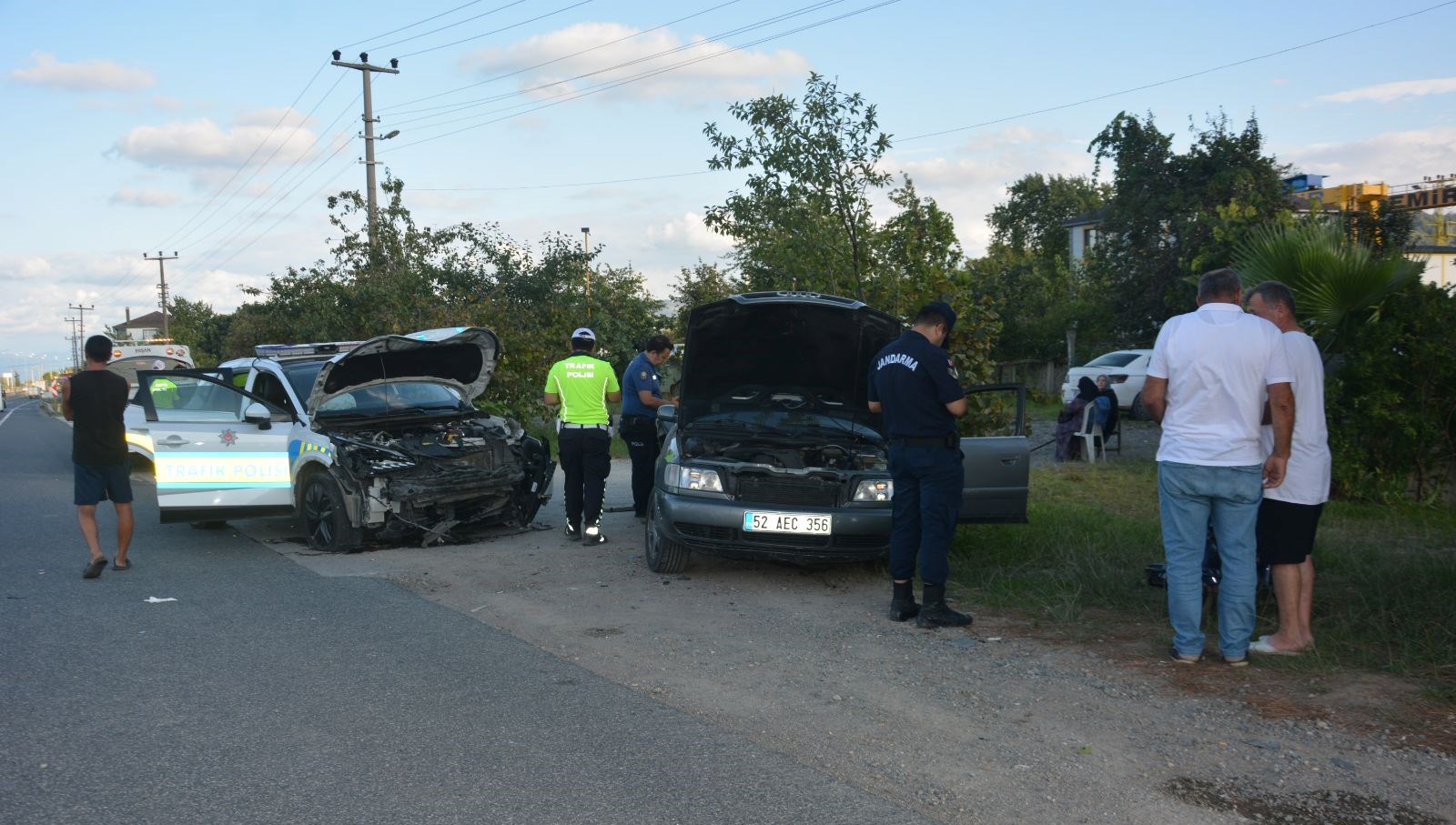 dugun konvoyundaki aracpolis aracina carpti Mbfi6XEA
