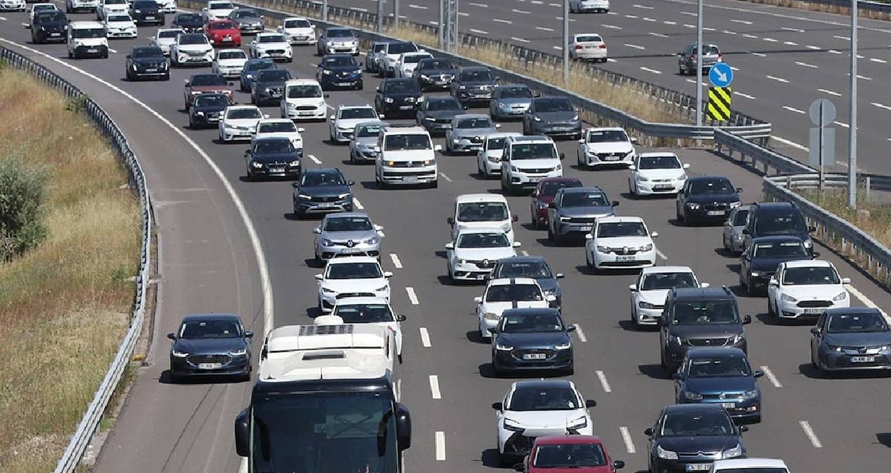 istanbulda sabah trafigi yuzde 72ye cikti m874JOzR