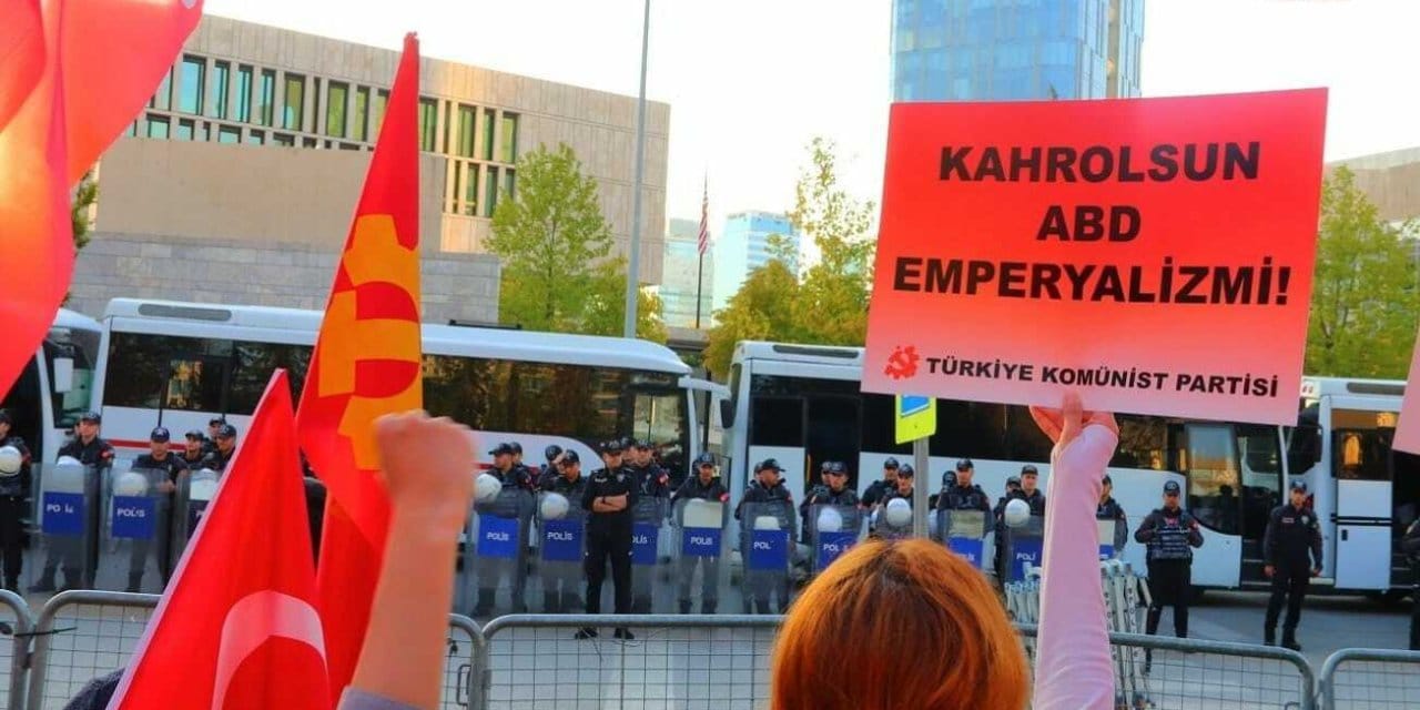 tkpden abd buyukelciligi onunde eylem YbQORjET