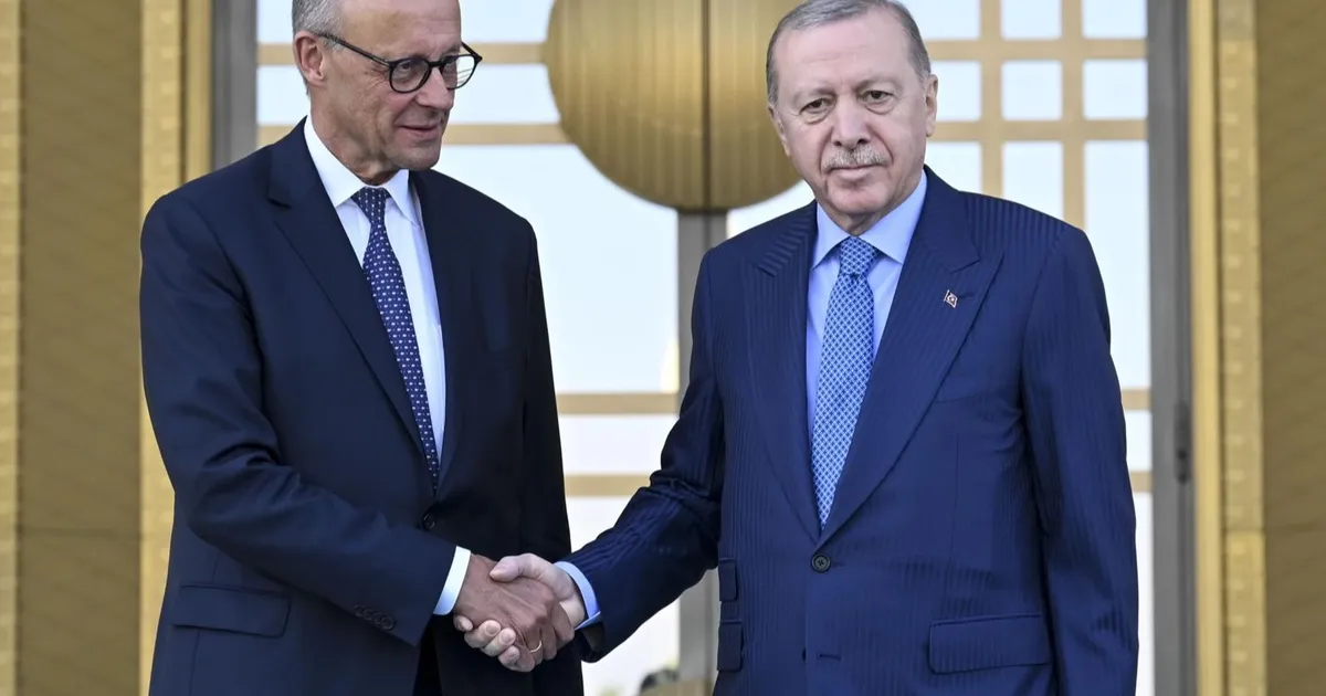 almanya basbakani kulliyede Bk5HtWw9.webp