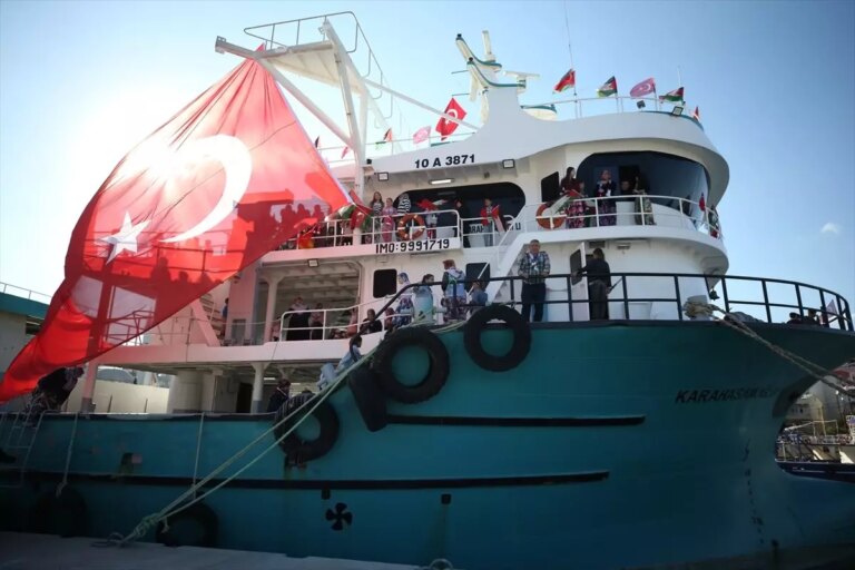 balikesirde denizciler filistin ve kuresel sumud filosuna destek icin marmaraya acildi bxis5GiZ