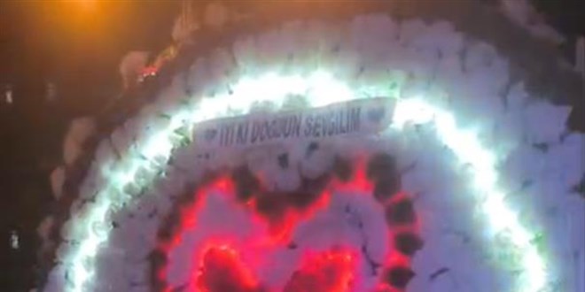 cekiciyle trafikte iyi ki dogdun sevgilim surprizi pahaliya patladi Q44uU8L1.jpg