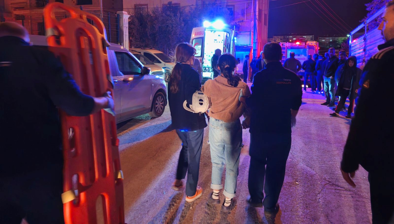 dugun hazirligi yapilan evin tavani coktu 6 yarali 38VkMNLU.jpg