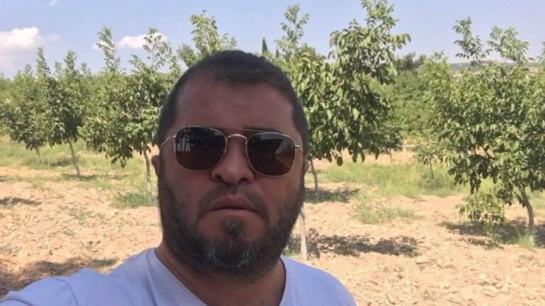 esinin sevgilisi tarafindan satirla olduruldu JPJAcfCJ.jpg