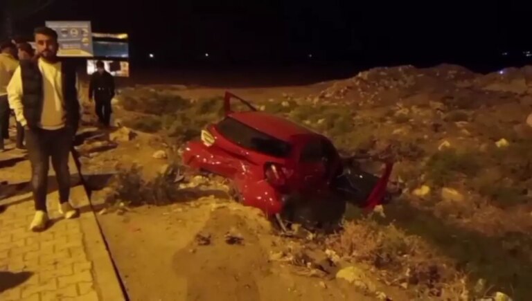 reyhanlida trafik kazasi 3 yarali ZnHe3KMb.jpg