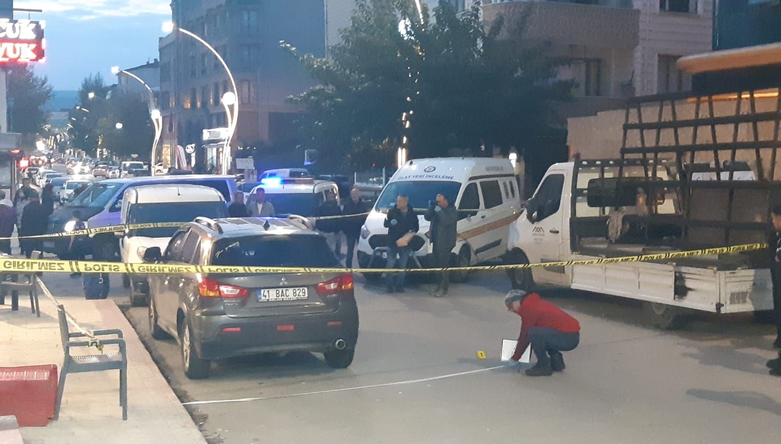 trafik kavgasi kanli bitti 1 kisi ayagindan silahla vuruldu jyjC9DgK.jpg