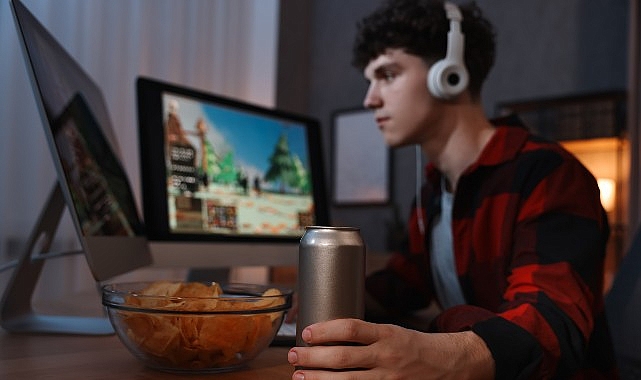 enerji icecegiyle alkol karisimi ilk belirtiler carpinti ve tansiyon yukselmesi Cyyh3xyO.jpg