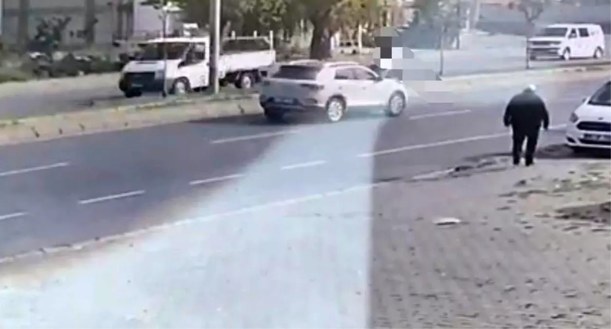 karsidan karsiya gecerken otomobilin carptigi lise ogrencisi hayatini kaybetti ee47Pkle.jpg