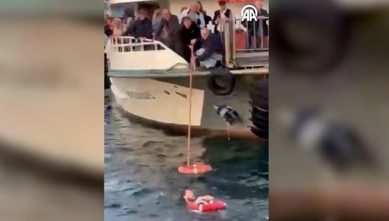 uskudarda korku dolu anlar yolcu denize dustu LGgXEsci.jpg