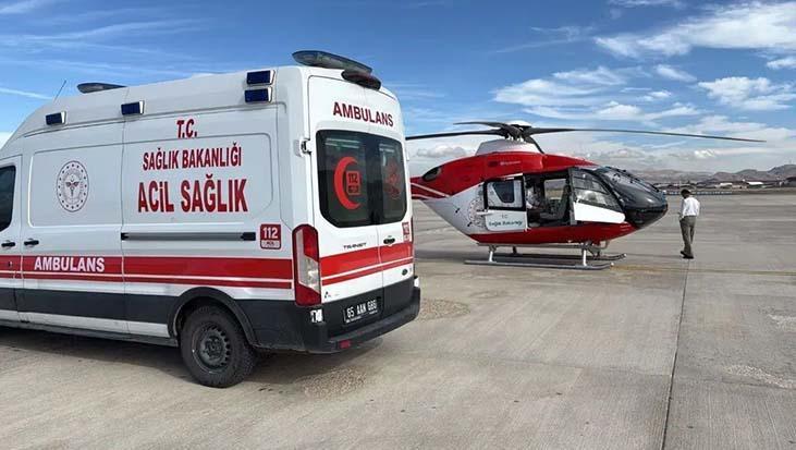 vanda trafik kazasi sonrasi zamanla yaris yarali vatandas helikopterle kurtarildi PndL5J5S.jpg