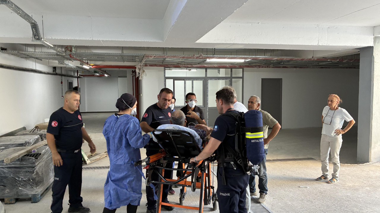 Depoda mahsur kalan 2 iscinin yardimina itfaiye kostu 8k12iPj7